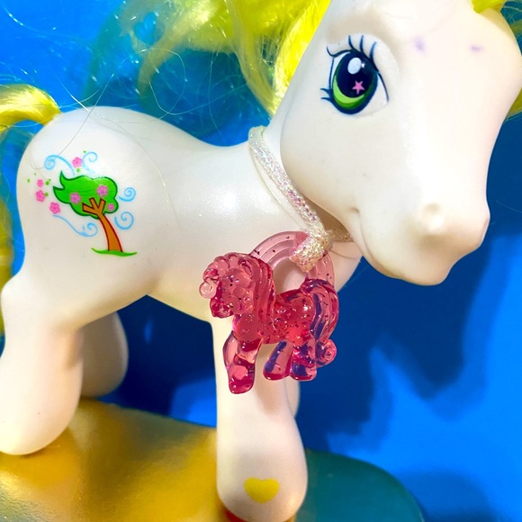 MY LITTLE PONY G3 VTG 2004 BUTTERFLY ISLAND SCOOTIN ALONG WITH BREEZIE - Picture 14 of 16